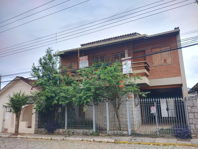 Foto 34 de 43: Casa em leilão em Itamonte - MG — LOTE 001 IMÓVEL RESIDENCIAL - AT. 330,00M², A.C. 185,93M² - ITAMONTE - MG