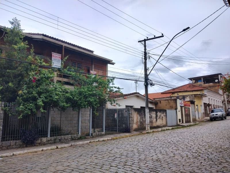 Foto 38 de 43: Casa em leilão em Itamonte - MG — LOTE 001 IMÓVEL RESIDENCIAL - AT. 330,00M², A.C. 185,93M² - ITAMONTE - MG
