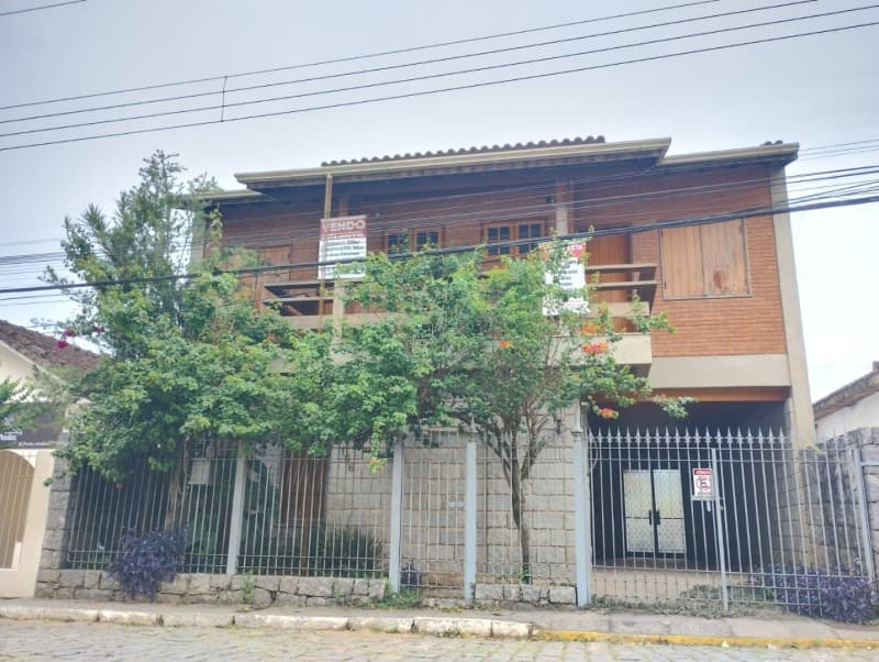 Foto 39 de 43: Casa em leilão em Itamonte - MG — LOTE 001 IMÓVEL RESIDENCIAL - AT. 330,00M², A.C. 185,93M² - ITAMONTE - MG