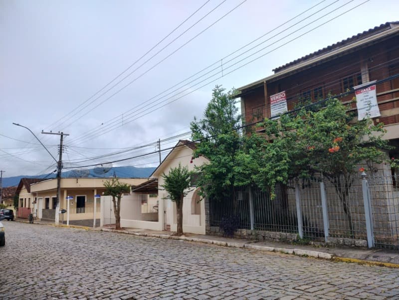 Foto 40 de 43: Casa em leilão em Itamonte - MG — LOTE 001 IMÓVEL RESIDENCIAL - AT. 330,00M², A.C. 185,93M² - ITAMONTE - MG