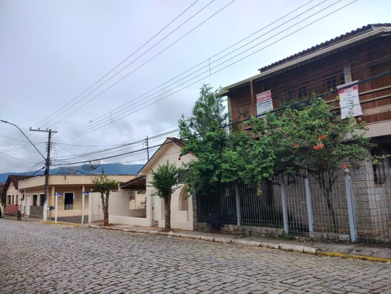 Foto 41 de 43: Casa em leilão em Itamonte - MG — LOTE 001 IMÓVEL RESIDENCIAL - AT. 330,00M², A.C. 185,93M² - ITAMONTE - MG