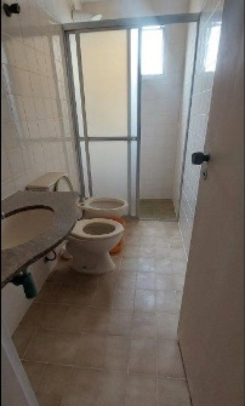 Foto 4 de 13: Apartamento em leilão em Guarujá - SP — LOTE 001 LEILÃO JUDICIAL - Apto. de 85,56 m², Ed. Torremolinos I - Jardim Três Marias, Guarujá - SP