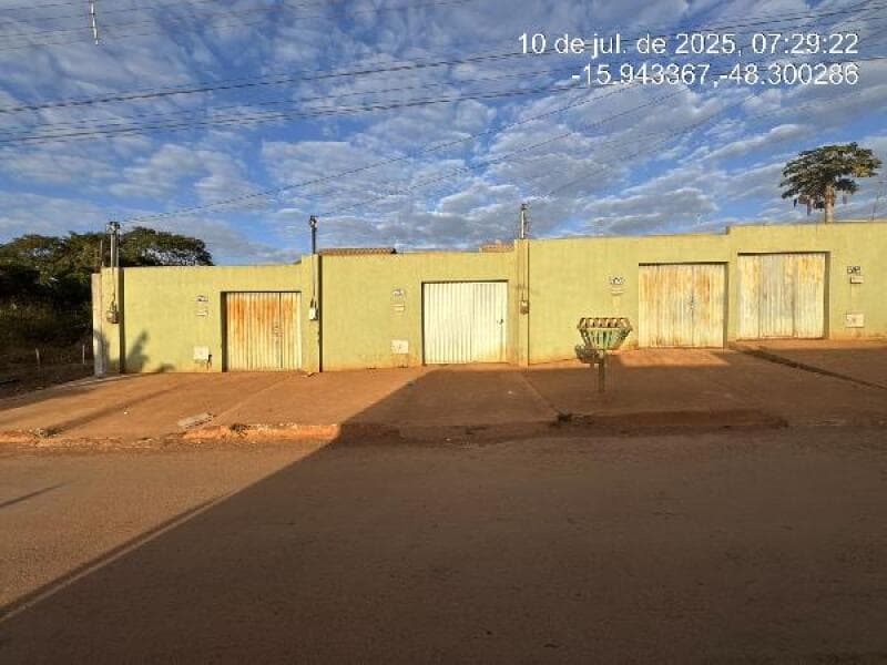 Casa em leilão em Santo Antônio Do Descoberto - GO — LOTE 098 CASA EM SANTO ANTONIO DO DESCOBERTO/GO - DESCONTO DE 42,07% DO VALOR DE AVALIAÇÃO