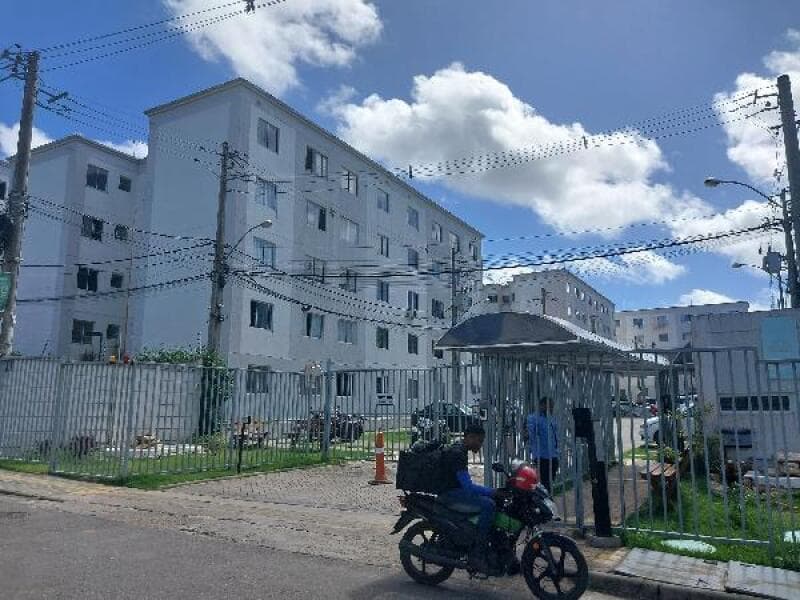 Apartamento em leilão em Camaçari - BA — LOTE 021 APARTAMENTO EM CAMACARI/BA - DESCONTO DE 42,67% DO VALOR DE AVALIAÇÃO