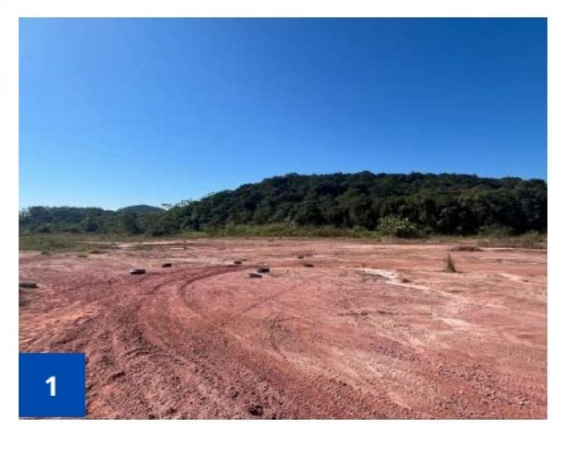 Foto 1 de 18: Terreno em leilão em São Francisco Do Sul - SC, bairro Morro Grande — LOTE 001 Um terreno alodial, de forma irregular, situado no lugar "Morro Grande", zona urbana de São