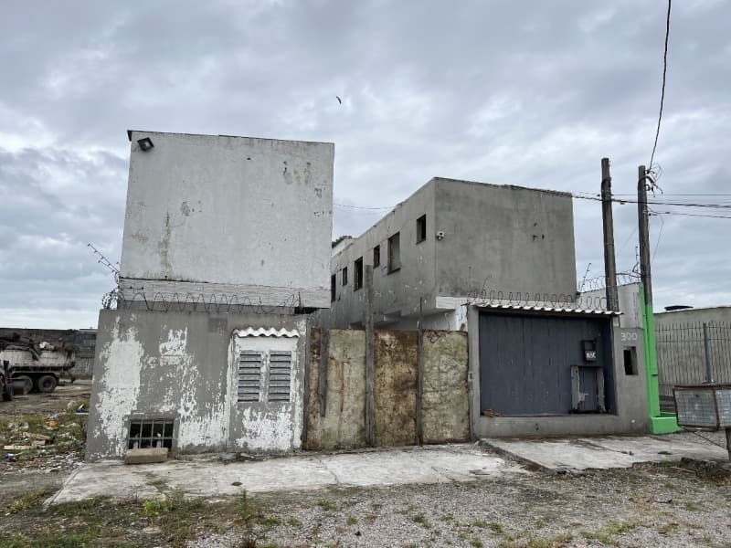 Terreno em leilão em Pelotas - RS — LOTE 001 Imovel com 16 unidades habitacionais na Rua Guilherme Echenique