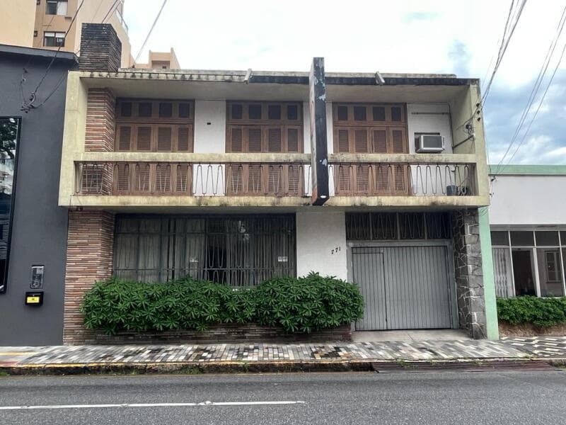 Foto 1 de 27: Terreno em leilão em Pelotas - RS — LOTE 002 Imóvel localizado à Rua Gonçalves Chaves nº 771