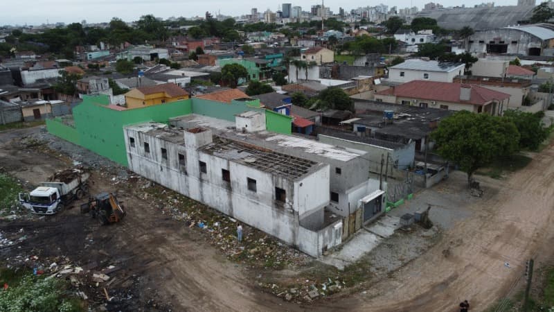 Foto 4 de 7: Terreno em leilão em Pelotas - RS — LOTE 001 Imovel com 16 unidades habitacionais na Rua Guilherme Echenique