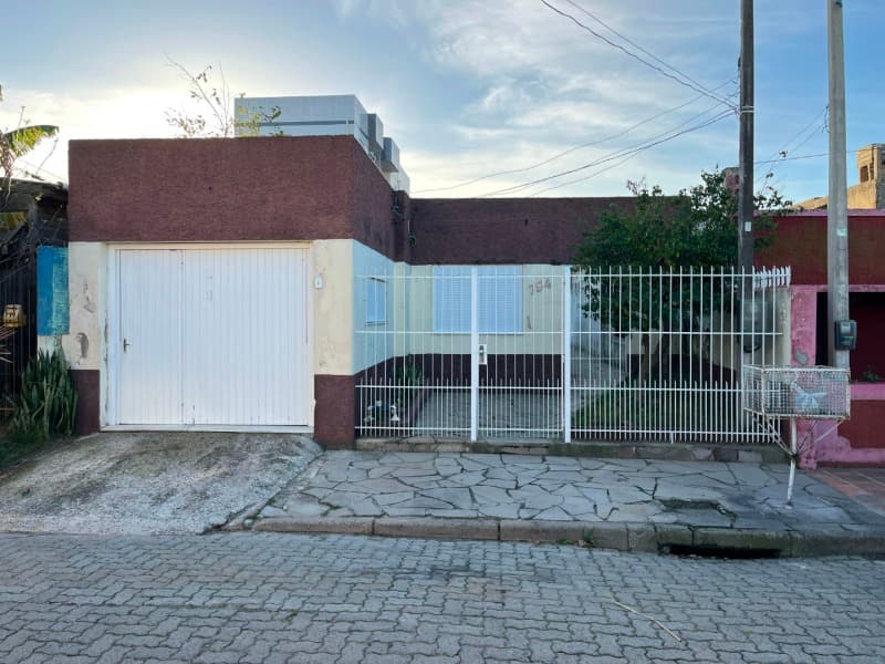 Casa em leilão em Rio Grande - RS — LOTE 003 Casa na Rua Caldas Junior 912, Hidraulica em Rio Grande