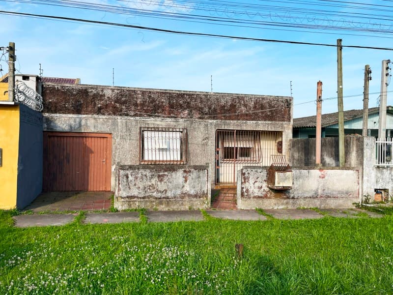 Casa em leilão em Rio Grande - RS, bairro Vila Junção — LOTE 013-1 Casa na Rua Olavo Bilac 423, Junção em Rio Grande