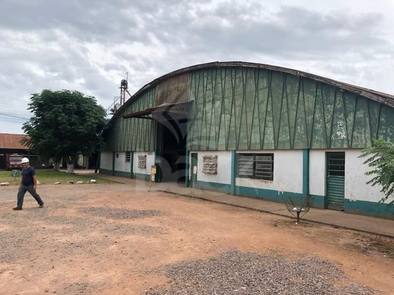 Foto 1 de 13: Area Rural em leilão em Encruzilhada Do Sul - RS — LOTE 001 O lote de 40.425 m² de área de terras, e diversos prédios em alvenaria localizados na antig