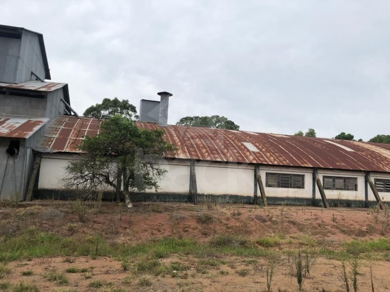 Foto 9 de 13: Area Rural em leilão em Encruzilhada Do Sul - RS — LOTE 001 O lote de 40.425 m² de área de terras, e diversos prédios em alvenaria localizados na antig