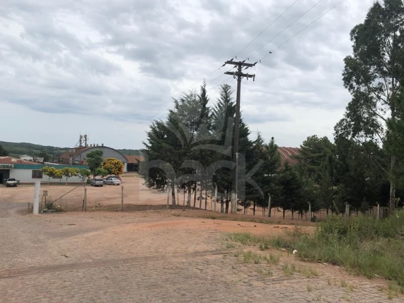 Foto 12 de 13: Area Rural em leilão em Encruzilhada Do Sul - RS — LOTE 001 O lote de 40.425 m² de área de terras, e diversos prédios em alvenaria localizados na antig