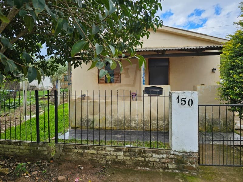 Foto 1 de 2: Terreno em leilão em Encruzilhada Do Sul - RS — LOTE 001 A fração de 50 % de um terreno com 364m² (14x26m) e alvenaria residencial, localizada em En