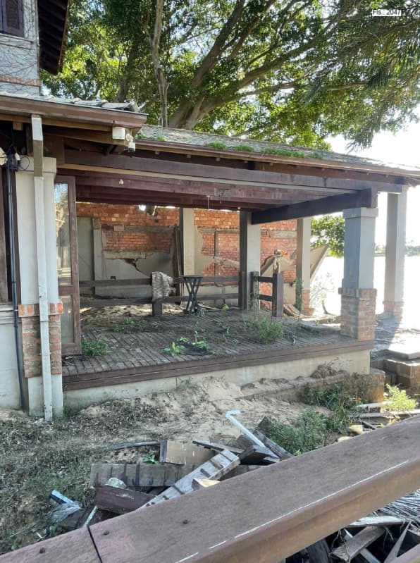 Foto 8 de 13: Terreno em leilão em Eldorado Do Sul - RS, bairro Picada — LOTE 001 Um terreno com 4.502,27 m² e diversas benfeitorias localizadas a beira do Rio Jacuí em Eldo