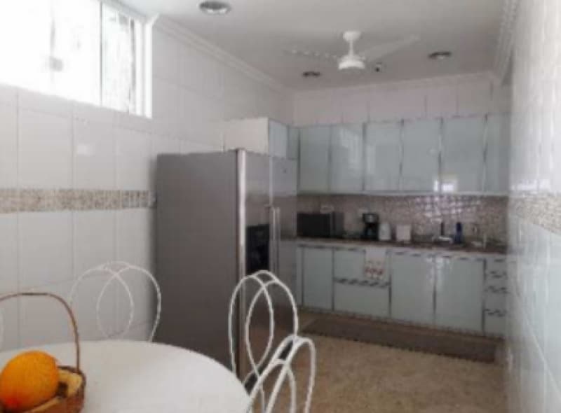 Foto 14 de 18: Casa em leilão em Nova Iguaçu - RJ, bairro Centro — LOTE 001 Casa em Nova Iguaçu/RJ