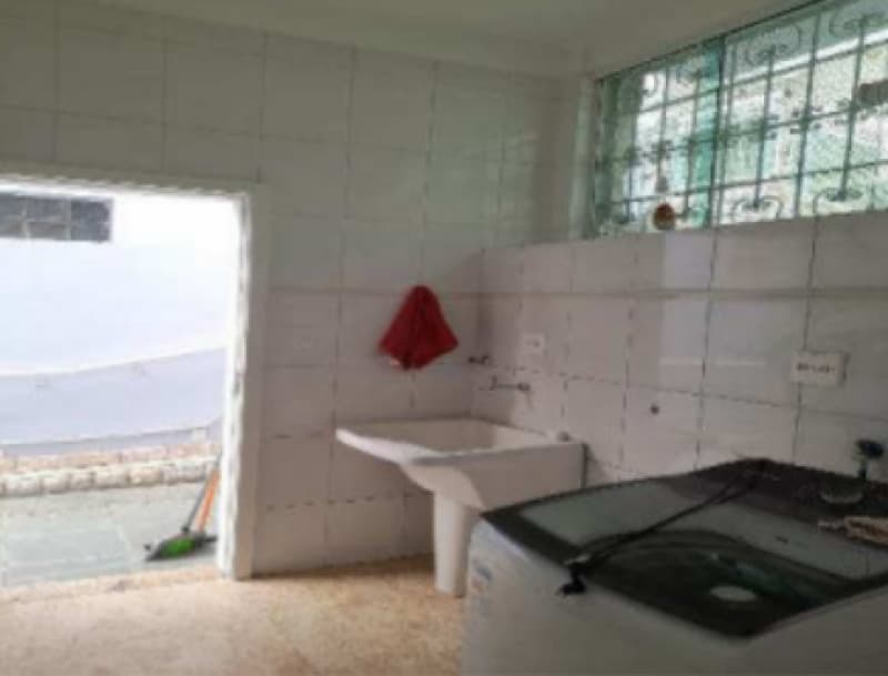 Foto 15 de 18: Casa em leilão em Nova Iguaçu - RJ, bairro Centro — LOTE 001 Casa em Nova Iguaçu/RJ