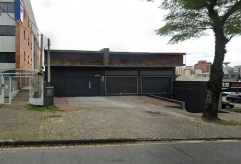 Foto 1 de 5: Comercial em leilão em Curitiba - PR, bairro Água Verde — LOTE 001 Galpão Comercial em Curitiba/PR