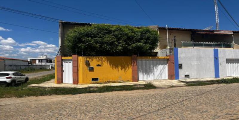 Foto 2 de 8: Casa em leilão em Iguatu - CE, bairro Bugi — LOTE 020 Casa (Sobrado) Lote 01 Qd C - Planalto das Araras - 144m² - Iguatu/CE