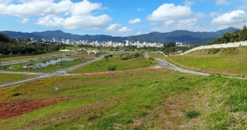 Foto 3 de 5: Terreno em leilão em Camboriú - SC — LOTE 001 UM TERRENO DE 487M² NO CONDOMINIO RESIDENCIAL PARQUE DO LAGO