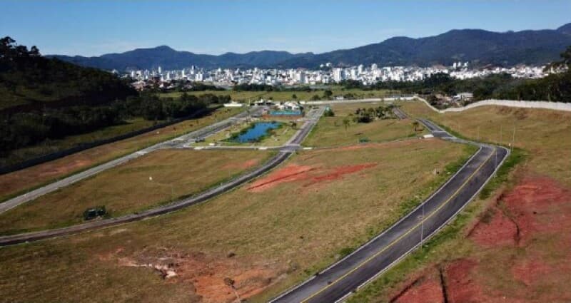 Foto 4 de 5: Terreno em leilão em Camboriú - SC — LOTE 001 UM TERRENO DE 487M² NO CONDOMINIO RESIDENCIAL PARQUE DO LAGO