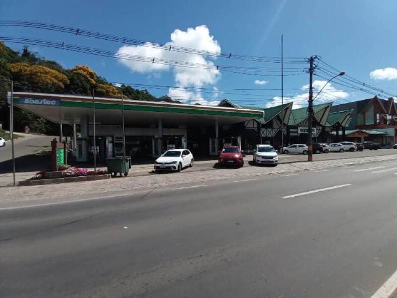 Foto 1 de 6: Terreno em leilão em Gramado - RS, bairro Vila Suíça — LOTE 001 Terreno com Edificações e Posto de Gasolina - Bairro Vila Suíça -Gramado/RS