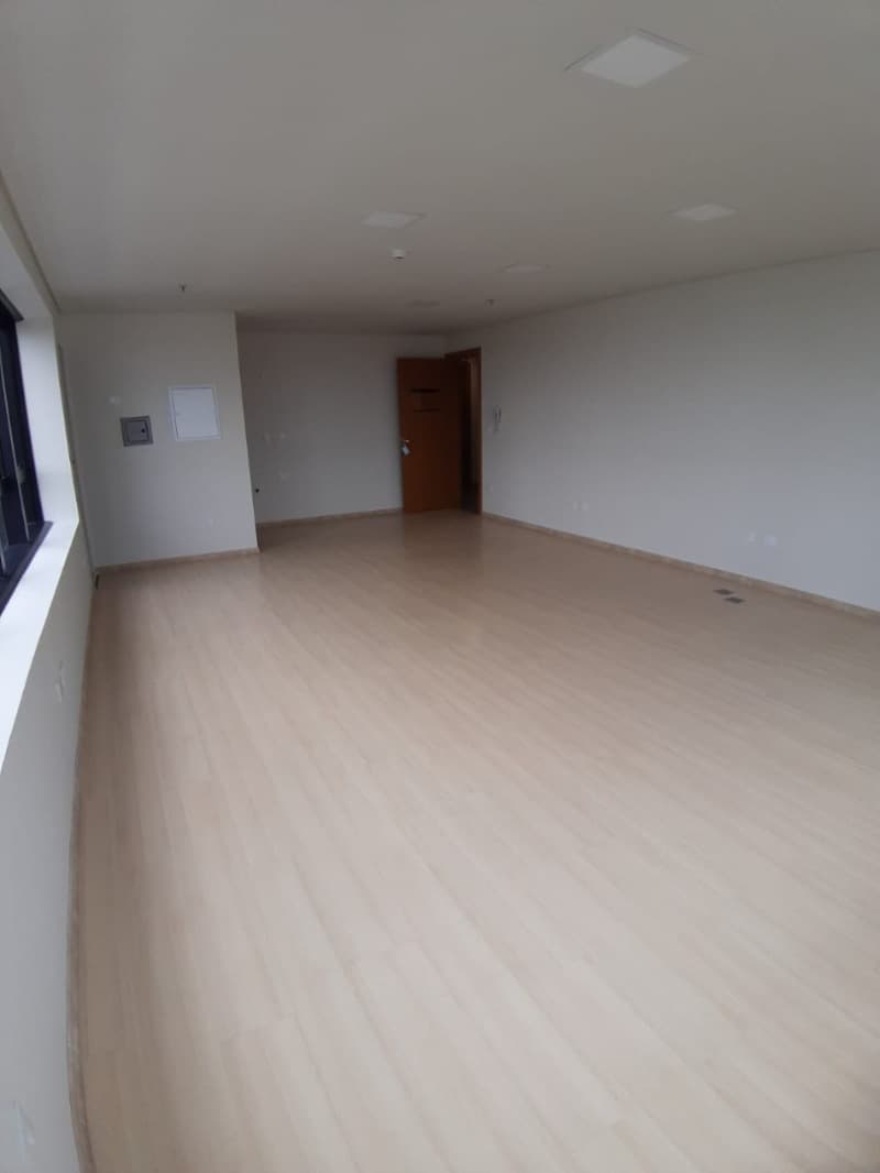Foto 2 de 7: Comercial em leilão em Curitiba - PR — LOTE 001 CONJUNTO COMERCIAL 61