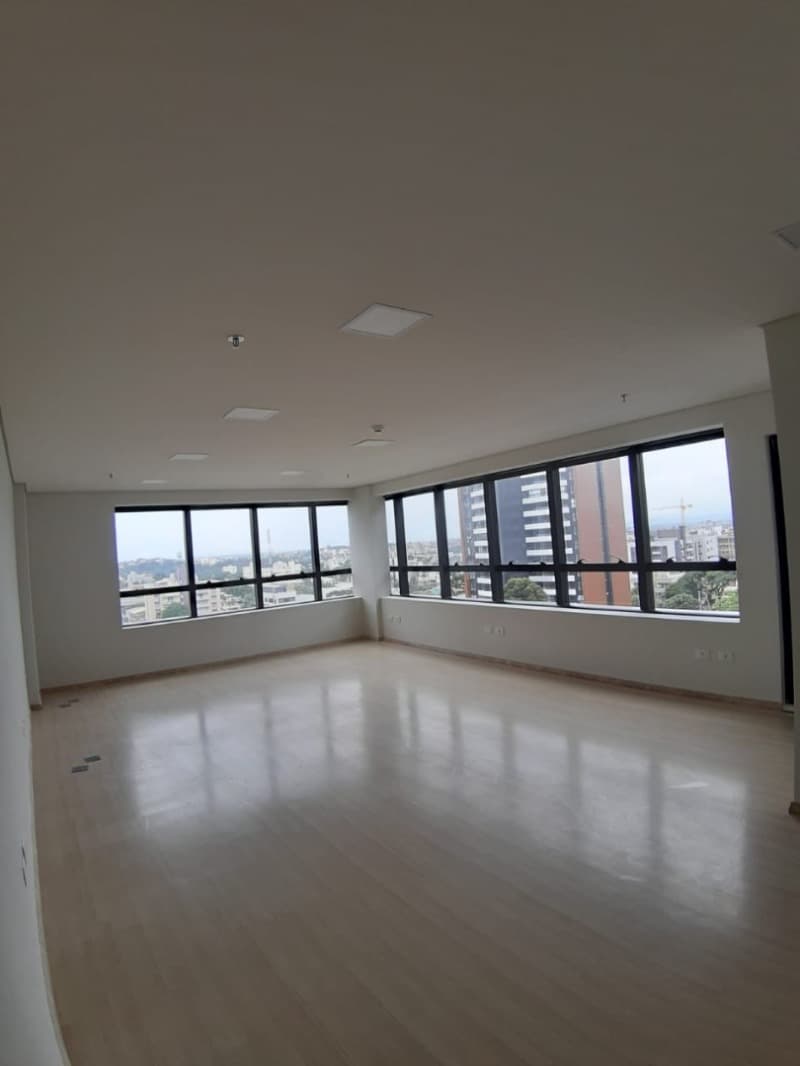Foto 5 de 7: Comercial em leilão em Curitiba - PR — LOTE 001 CONJUNTO COMERCIAL 61