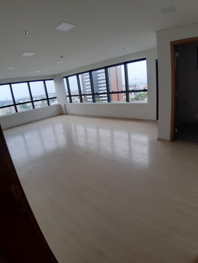 Foto 6 de 7: Comercial em leilão em Curitiba - PR — LOTE 001 CONJUNTO COMERCIAL 61