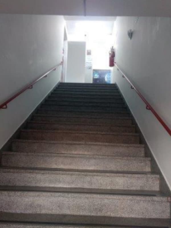 Foto 5 de 19: Comercial em leilão em Curitiba - PR — LOTE 006 Prédio com 3 Pavimentos