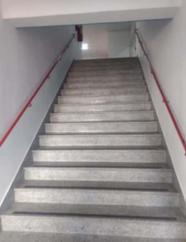 Foto 13 de 19: Comercial em leilão em Curitiba - PR — LOTE 006 Prédio com 3 Pavimentos