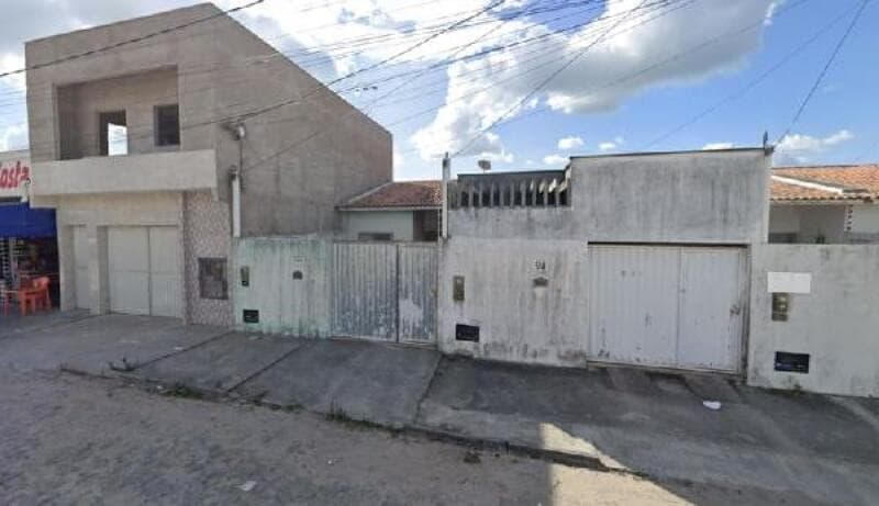 Casa em leilão em Feira De Santana - BA — LOTE 034 CASA - 8444407271709