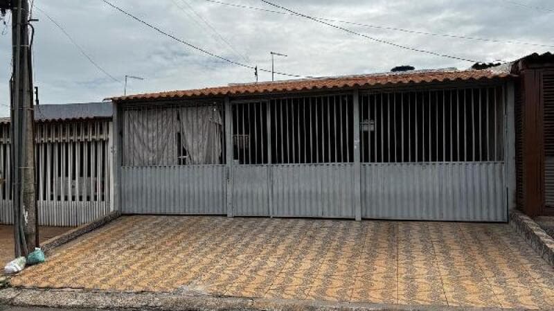 Casa em leilão em Ceilândia - DF — LOTE 099 CASA - 1444417755824