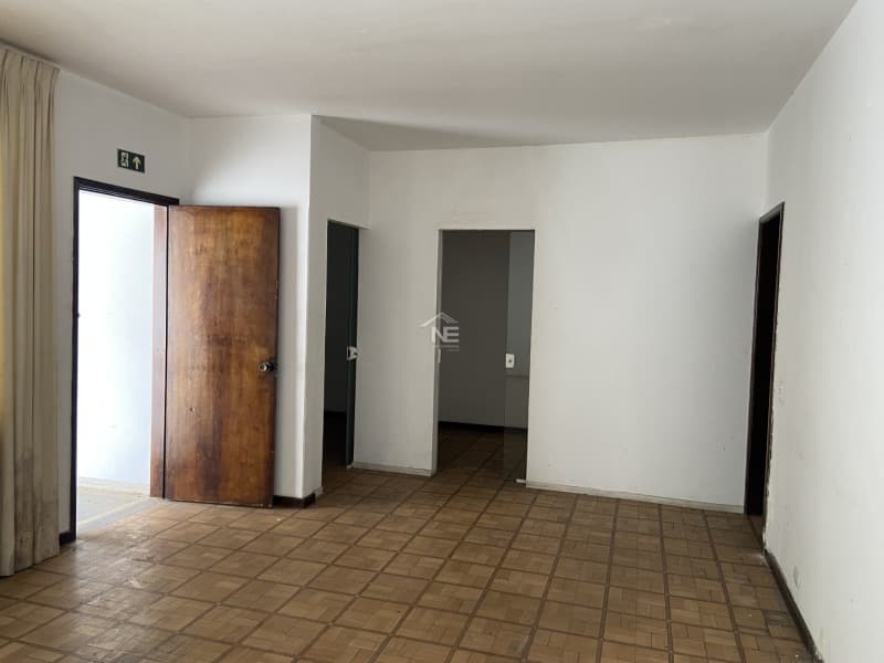Foto 9 de 25: Comercial em leilão em Curitiba - PR — LOTE 004 Prédio com 2 Pavimentos