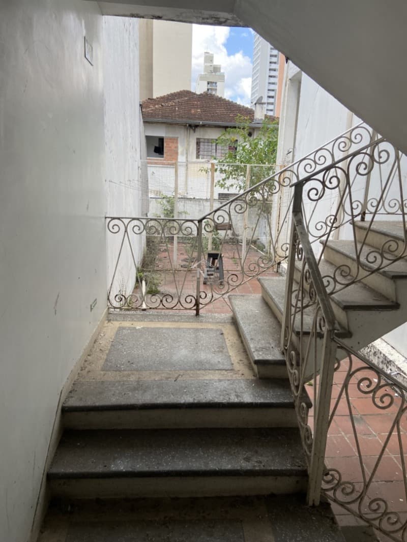 Foto 22 de 25: Comercial em leilão em Curitiba - PR — LOTE 004 Prédio com 2 Pavimentos