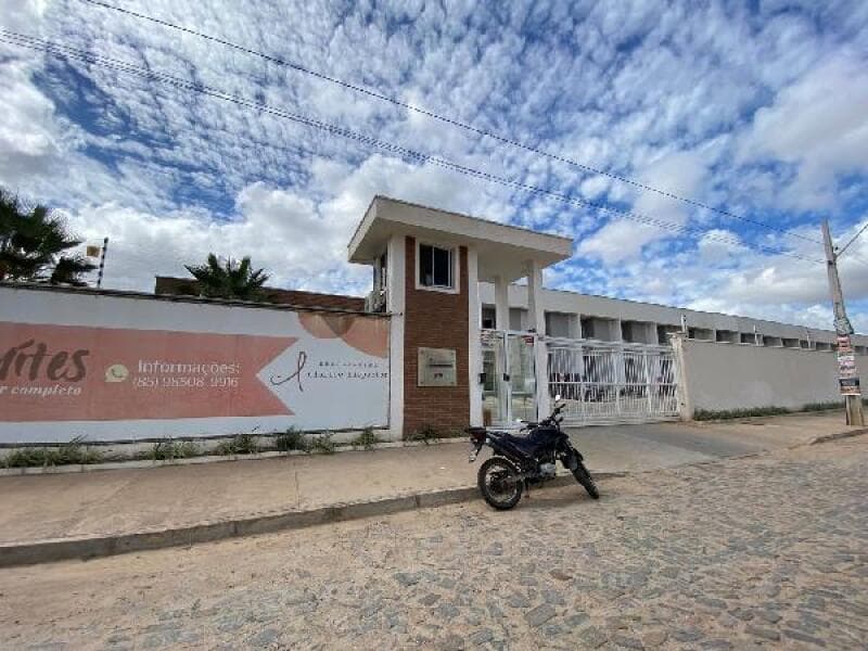 Casa em leilão em Fortaleza - CE, bairro Prefeito José Walter — LOTE 039 RES CLARICE LINSPECTOR-8787712780452