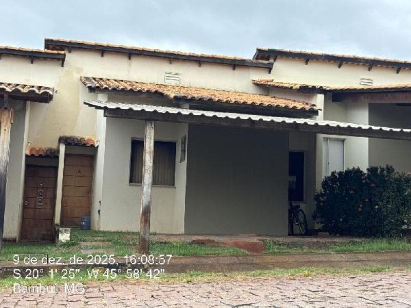 Casa em leilão em Bambuí - MG, bairro Centro — LOTE 085 LT CANDOLA FASE VI-8444405252847