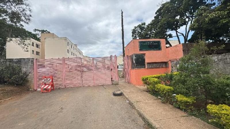 Apartamento em leilão em Vespasiano - MG, bairro Serra Dourada — LOTE 121 CONJ. HABITACIONAL LARANJEIRAS-8444428719903