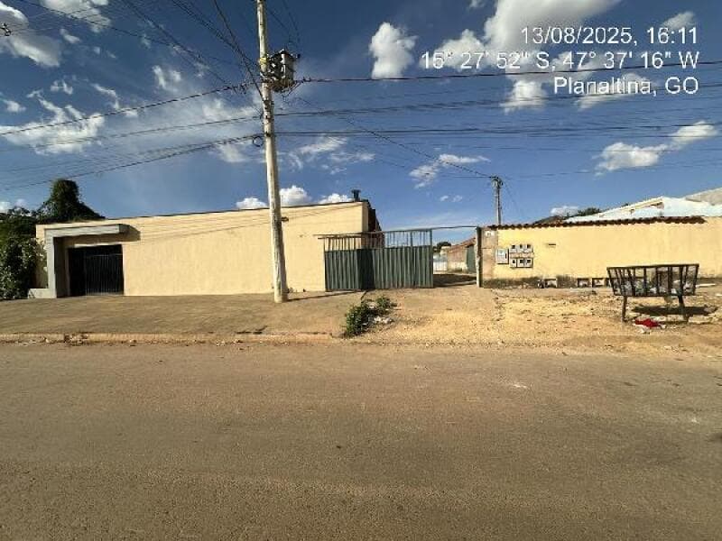 Casa em leilão em Planaltina - GO, bairro Setor Sul — LOTE 049 RES VIA SUL-8555508758311