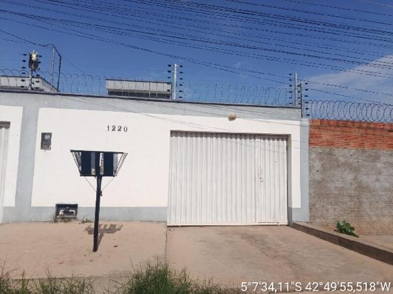 Casa em leilão em Timon - MA, bairro Centro — LOTE 060 CASA-1444421115869