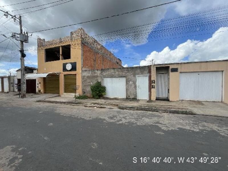 Casa em leilão em Montes Claros - MG, bairro Loteamento Novo Jaraguá — LOTE 081 CASA-8555536058345