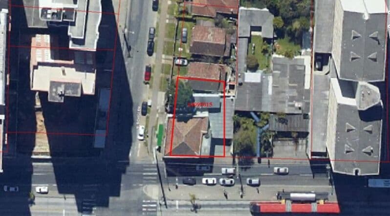 Foto 1 de 11: Comercial em leilão em Curitiba - PR, bairro Cristo Rei — LOTE 003 PRÉDIO NO BAIRRO CRISTO REI (CURITIBA)