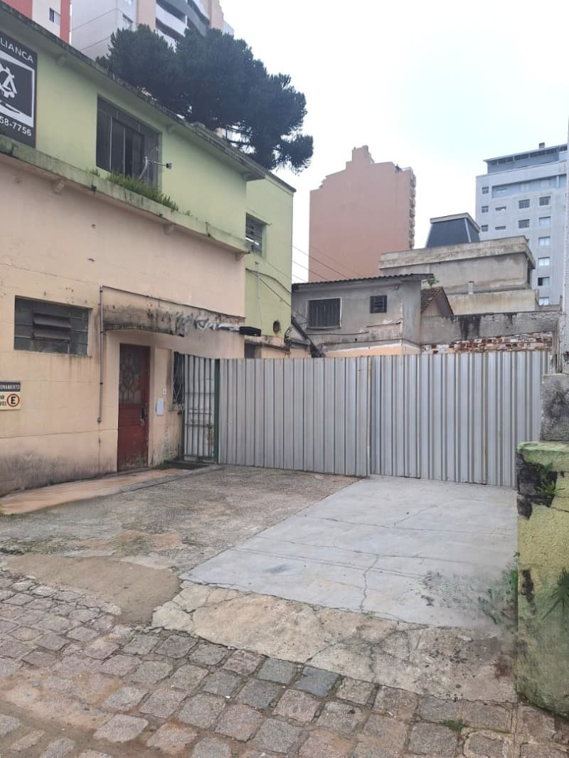Foto 7 de 11: Comercial em leilão em Curitiba - PR, bairro Cristo Rei — LOTE 003 PRÉDIO NO BAIRRO CRISTO REI (CURITIBA)