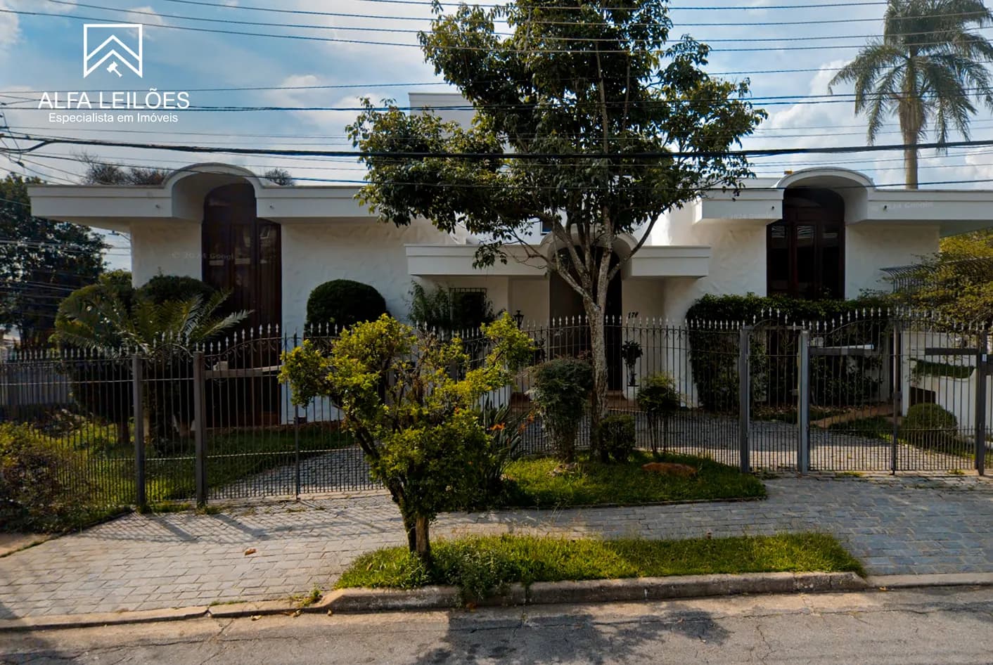 Foto 1 de 22: Casa em leilão em São Paulo - SP, bairro Jardim Guedala — Leilão de Sobrado de Alto Padrão no Jardim Guedala (SP)