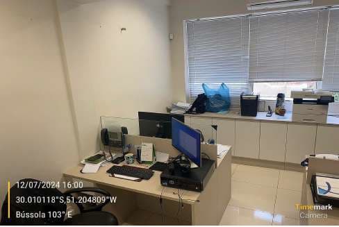 Foto 4 de 10: Comercial em leilão em Porto Alegre - RS — LOTE 1: Sala Comercial com 200,46 m² - São Geraldo