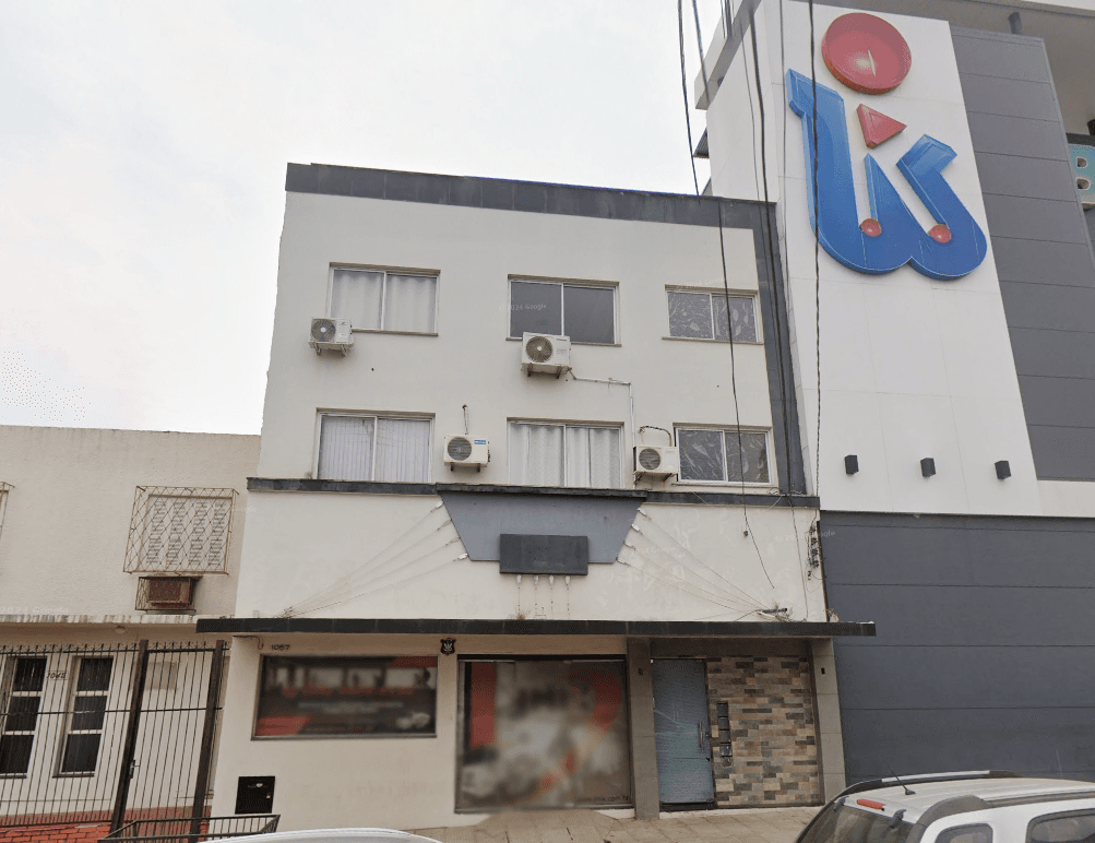 Comercial em leilão em Uruguaiana - RS — LOTE 1: Prédio Residencial e Comercial com 716,21 m² - Centro