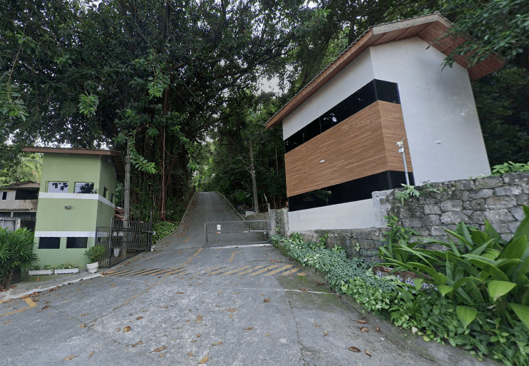 Foto 1 de 9: Terreno em leilão em Guarujá - SP — LOTE 1: Terreno com 525 m² - Enseada