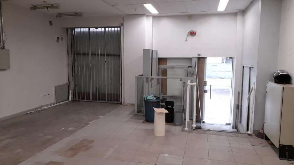 Foto 4 de 16: Comercial em leilão em Rio De Janeiro - RJ, bairro São Cristóvão — LOTE 6: Loja Comercial com 575,00 m² - São Cristóvão RIO DE JANEIRO RJ