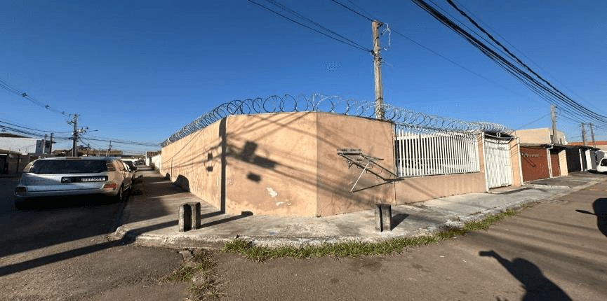Casa em leilão em Curitiba - PR — LOTE 10: Casa com 52,50 m² - Cajuru CURITIBA PR