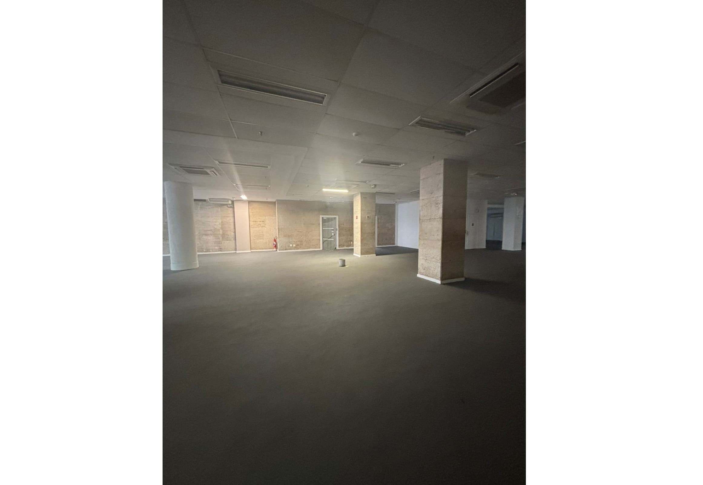 Foto 10 de 15: Comercial em leilão em Rio De Janeiro - RJ, bairro Centro — LOTE 11: Imóvel Comercial com 1.361,00 m² - Centro RIO DE JANEIRO RJ